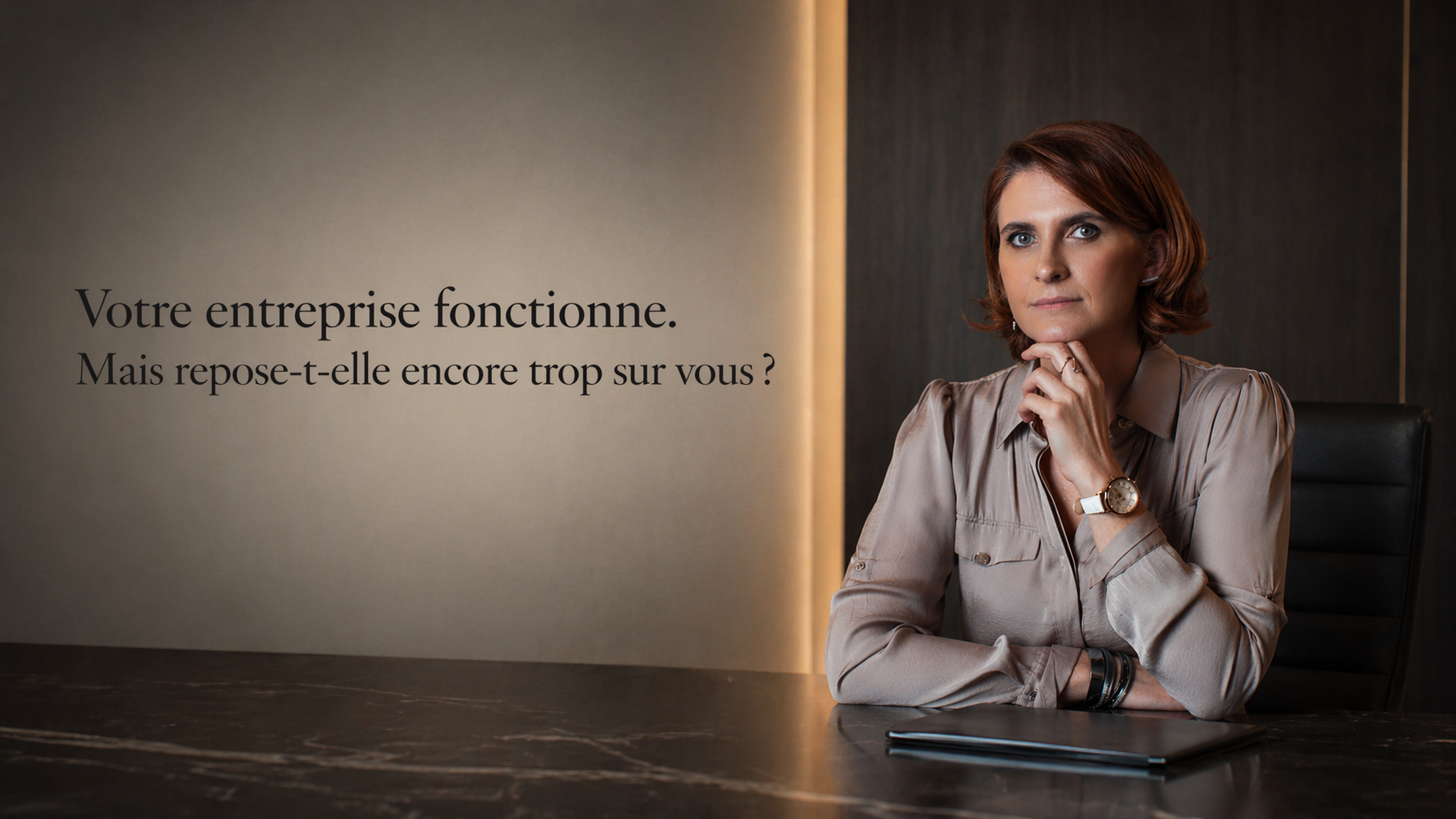 Emilie Bardettis dans une salle de réunion, avec une question sur la dépendance de l'entreprise à son dirigeant
